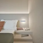 Ta Spitakia Willa *