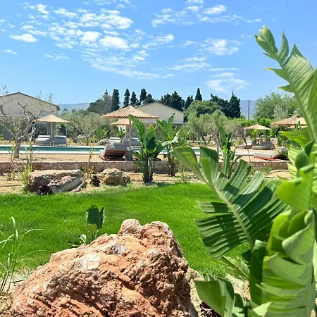 Ta Spitakia